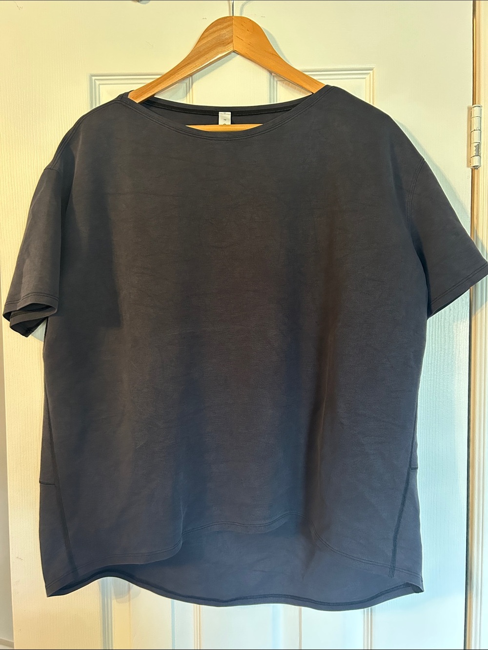 Lululemon black womens Tshirt SIze 10